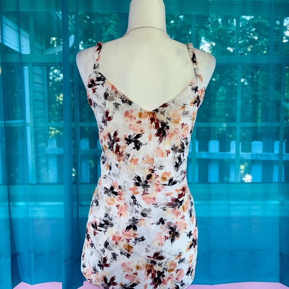 Torrid Blush Black & White Floral Sleeveless Blouse Adjustable Straps Size 3X - Picture 3 of 6